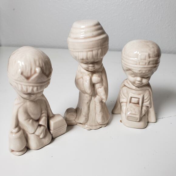 Vintage Small Nativity Set Unpainted Bisque Ceramic Children's Christmas 8PC - Picture 4 of 14